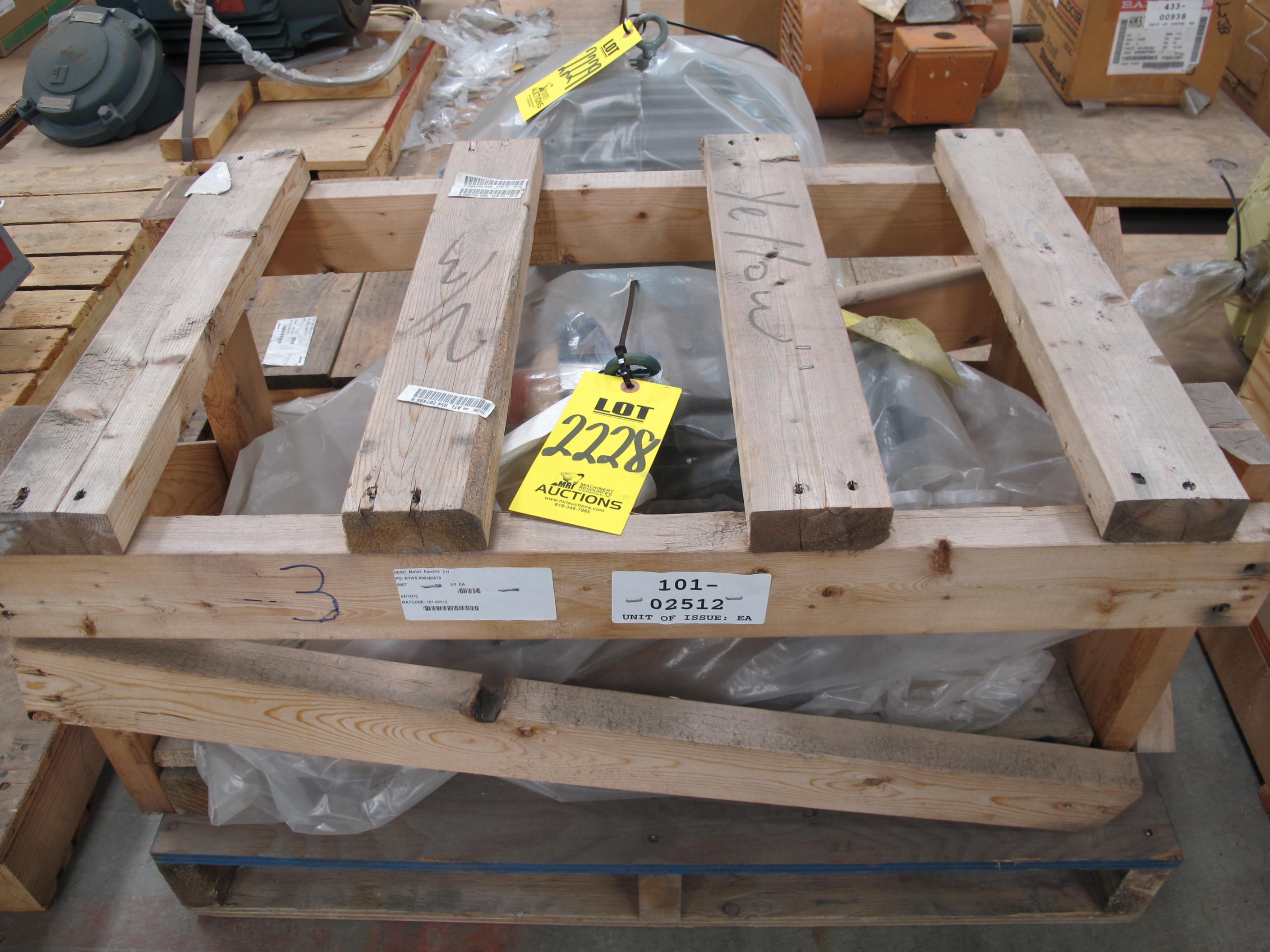 MOTOR, ELECTRIC TYPE, 3 HORSEPOWER, 460VAC 3 PHASE 60HZ ELEC RATING, 1730 RPM, 182TC FRAME, 4.6 AMPS, TEFC ENCLOSURE, CONTINUOUS DUTY, 1.0 SERVICE FACTOR, 1-1/8" DIA SHAFT. FACE MOUNT, WITH SLOT KEY INSULATION CLASS 'H' TYPE 'RH',50C MAX AMBIENT TEMPERATURE NEMA DESIGN 'B' NEMA LOCKED ROTOR CODE 'J', PART # 6776089 (W-44) LOADING & HANDLING FEE $15-